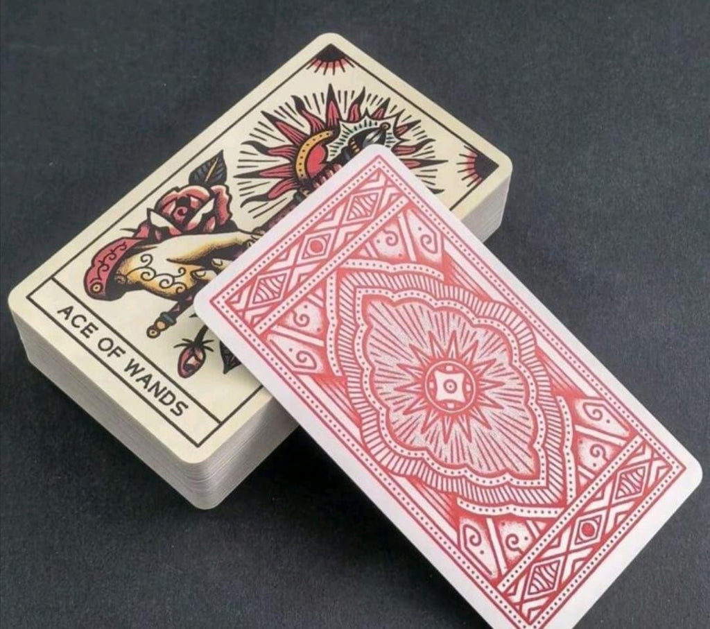 Carti Tarot Tattoo – deck modern cu simbolistica traditionala pentru divinatie, intuitie si ghidare spirituala