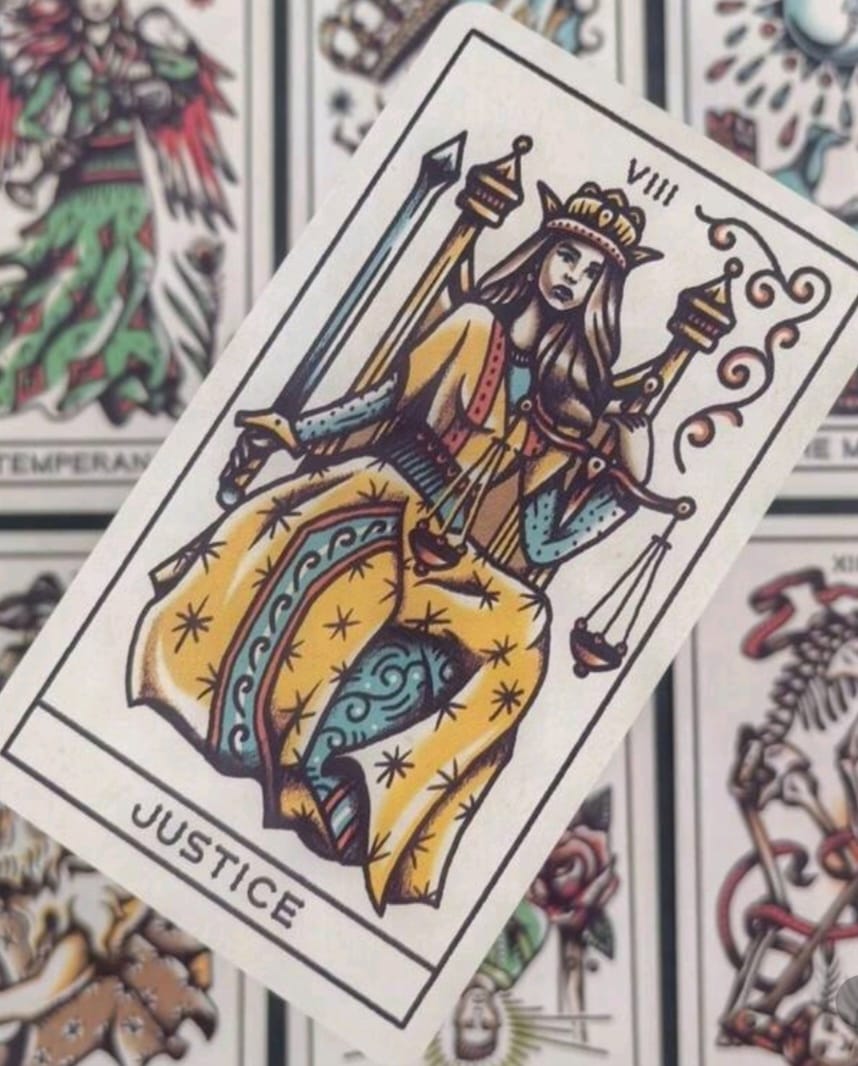 Carti Tarot Tattoo – deck modern cu simbolistica traditionala pentru divinatie, intuitie si ghidare spirituala