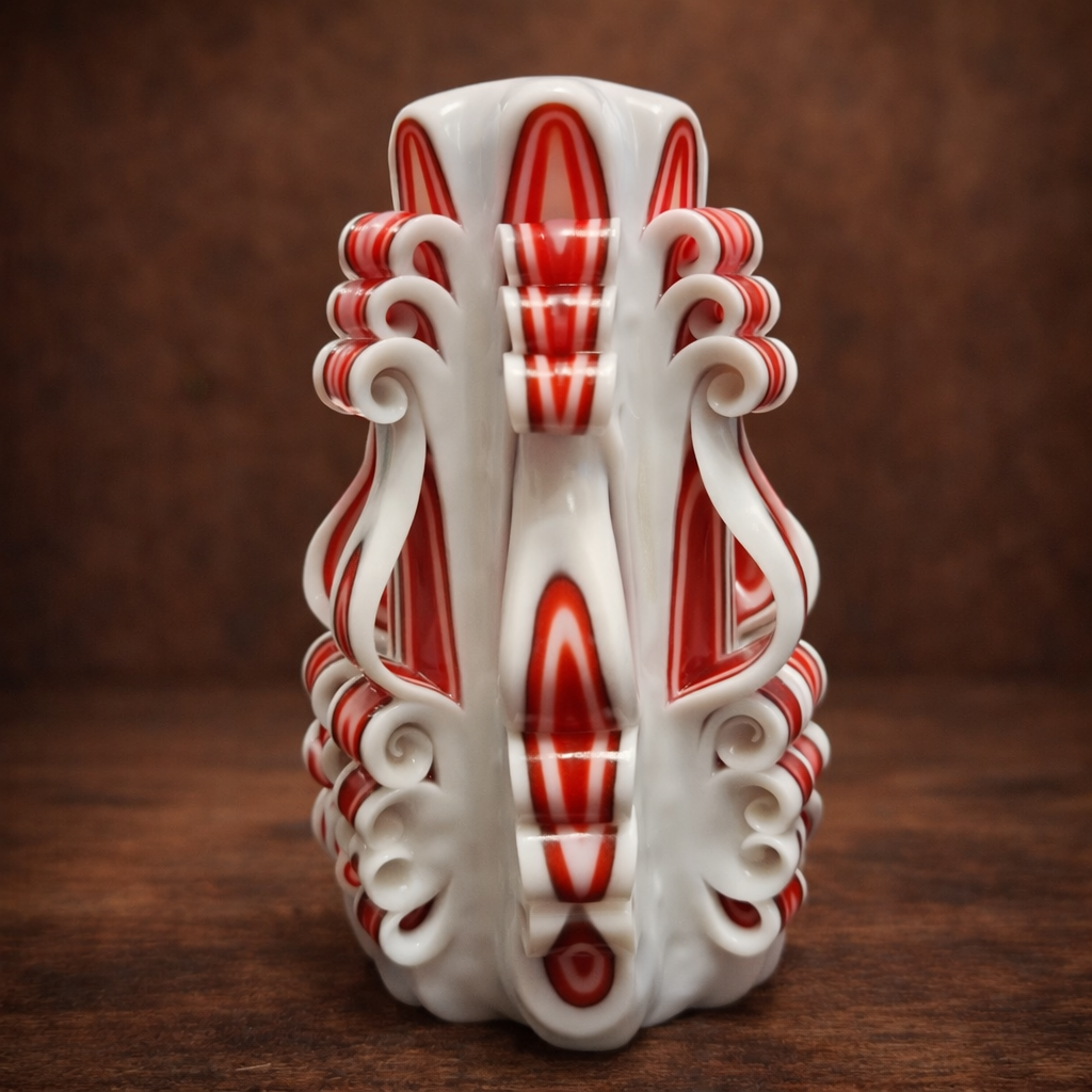 Lumanare sculptata handmade rosu–alb – simbol al pasiunii si protectiei | Colectie Giovani Tarot