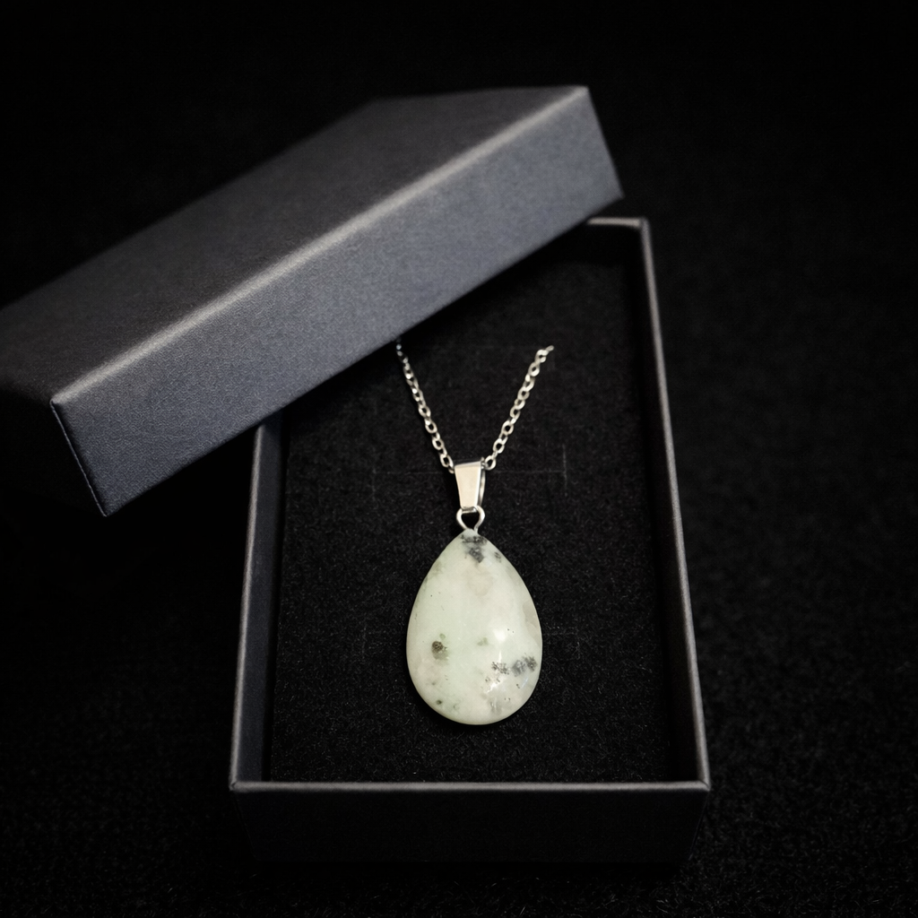 Pandantiv tip Jad Alb – imitatie